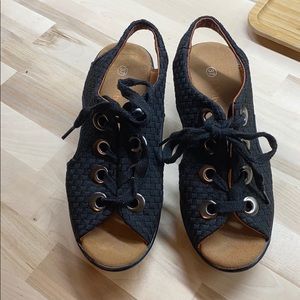 Bernie Mev. Marcelo Wedges